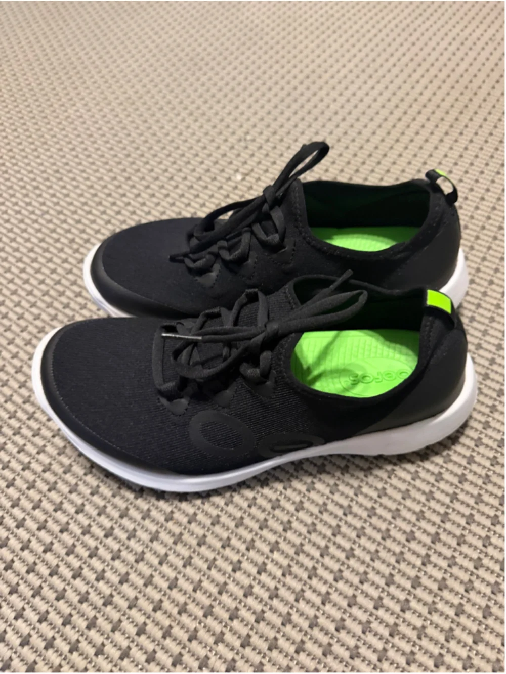 Women's Oofos Black and Green Sneakers Size 9